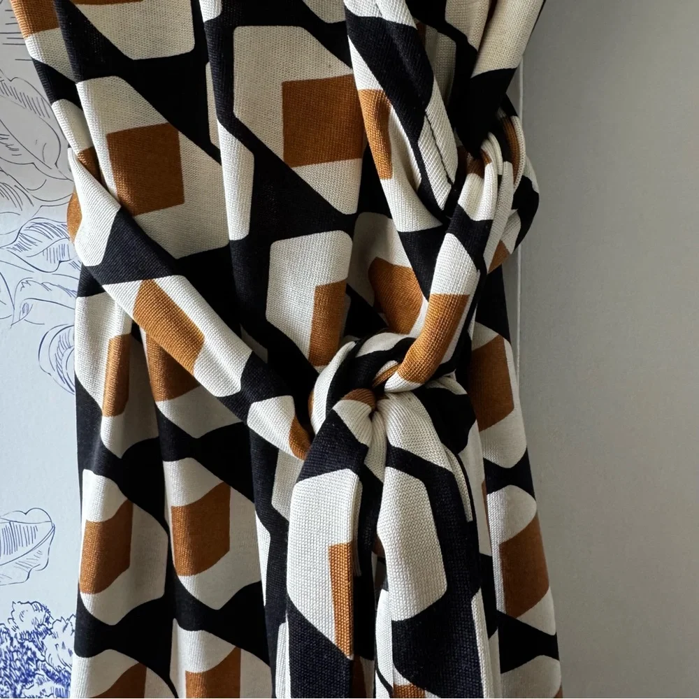Diane Von Furstenberg Silk Geometric Patterned Wrap Dress - Picture 3 of 6